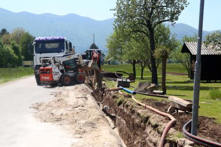 POLAGANJE OPTIČNEGA KABLA  IN OBNOVA VODOVODA  CERKNICA 02 FOTO LJUBO VUKELIČ